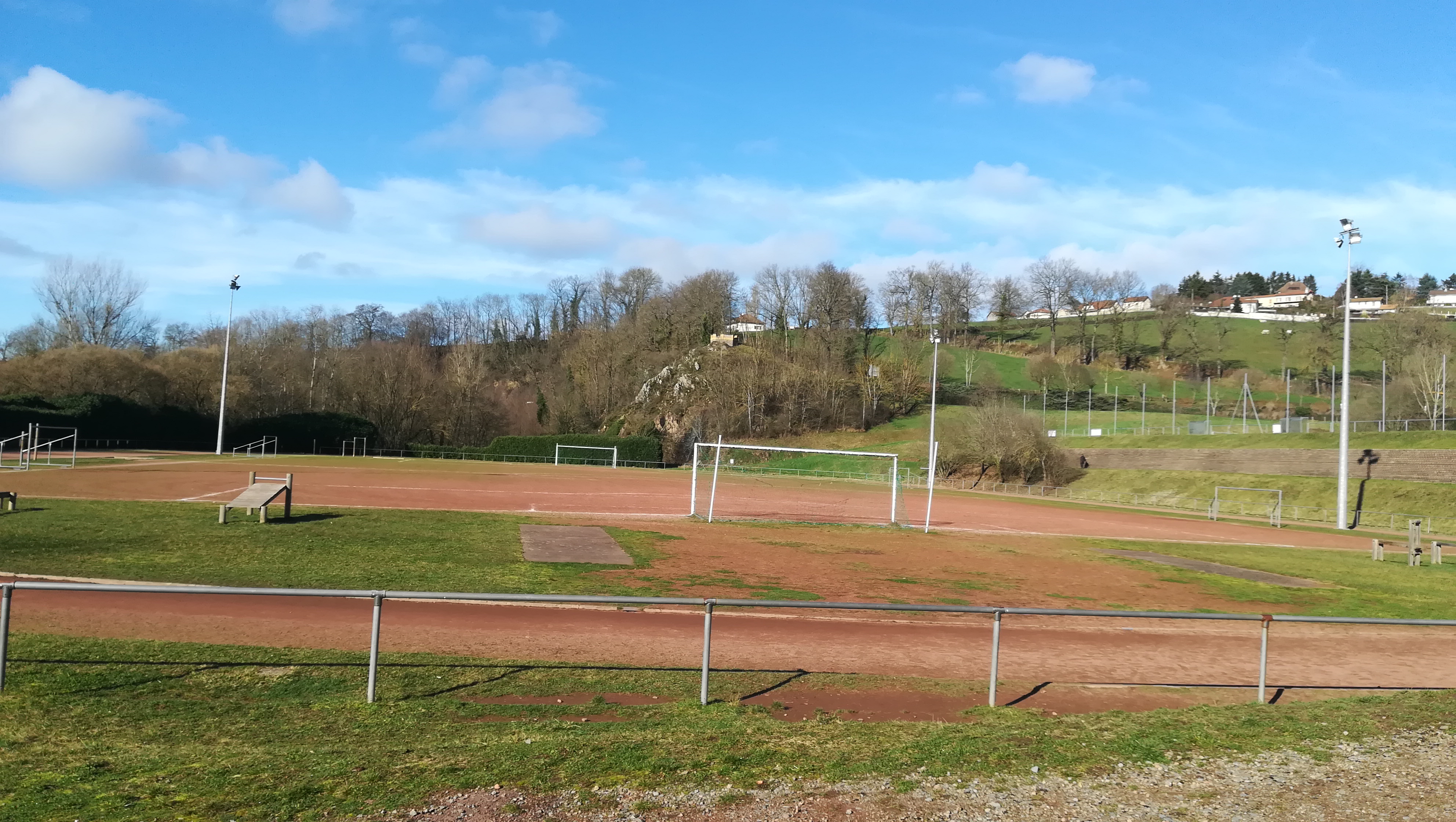 Le terrain de football stabilisé du complexe Michel-Mathieu